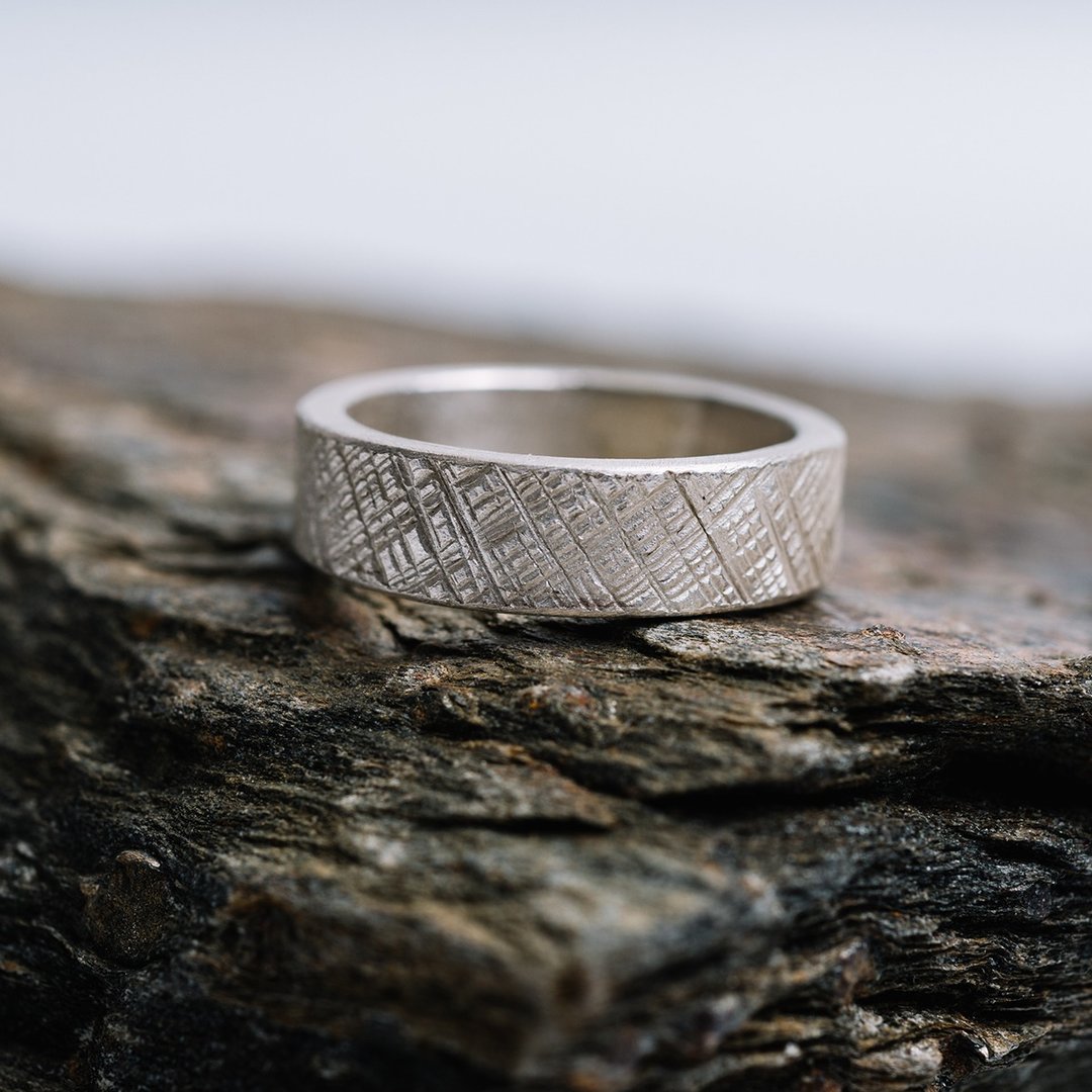 Handmade silver ring with chiseled surface (R0057) - 戒指 - 银 银色