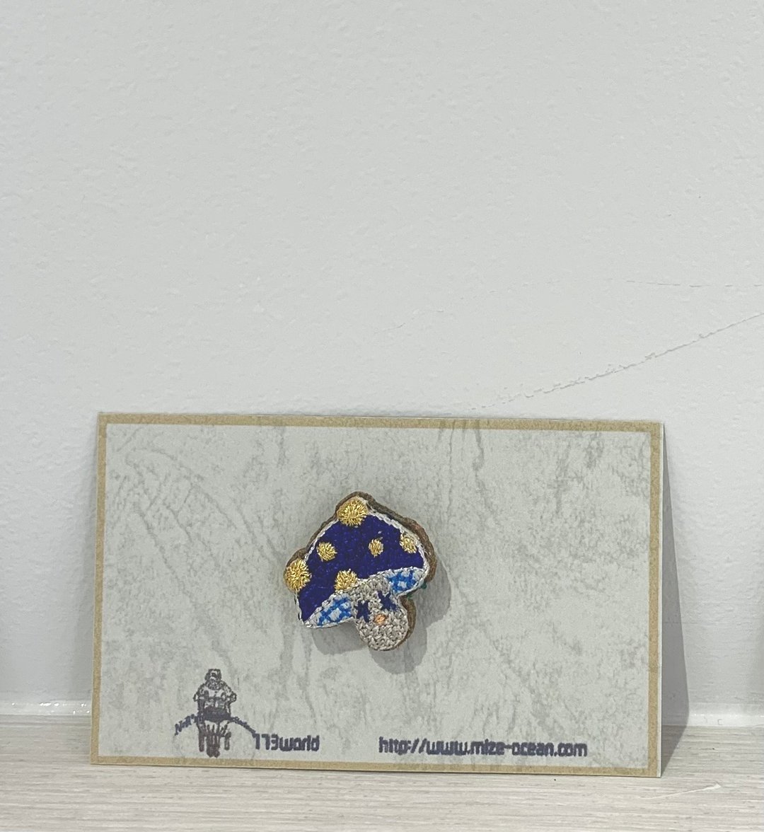 embroidery brooch mushroom - 胸针 - 绣线 蓝色