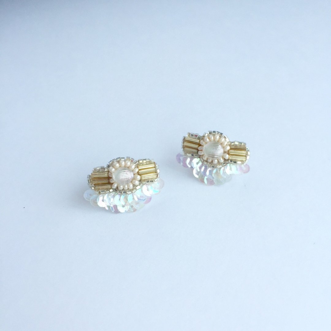 Bowtie Ribbon Earrings Gold - 耳环/耳夹 - 其他材质 金色