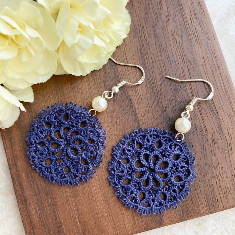 手工蓝色圆花耳环 - 耳环/耳夹 - 绣线 蓝色