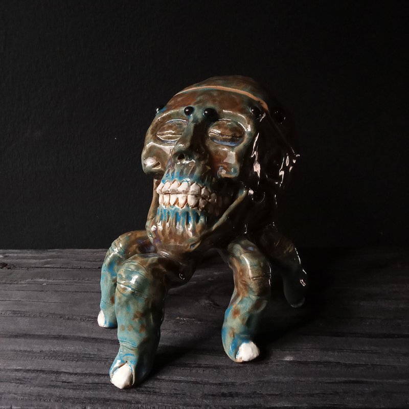 人头甲虫 (高15cm 陶瓷公仔 陶偶 藏物收纳) - 玩偶/公仔 - 陶 