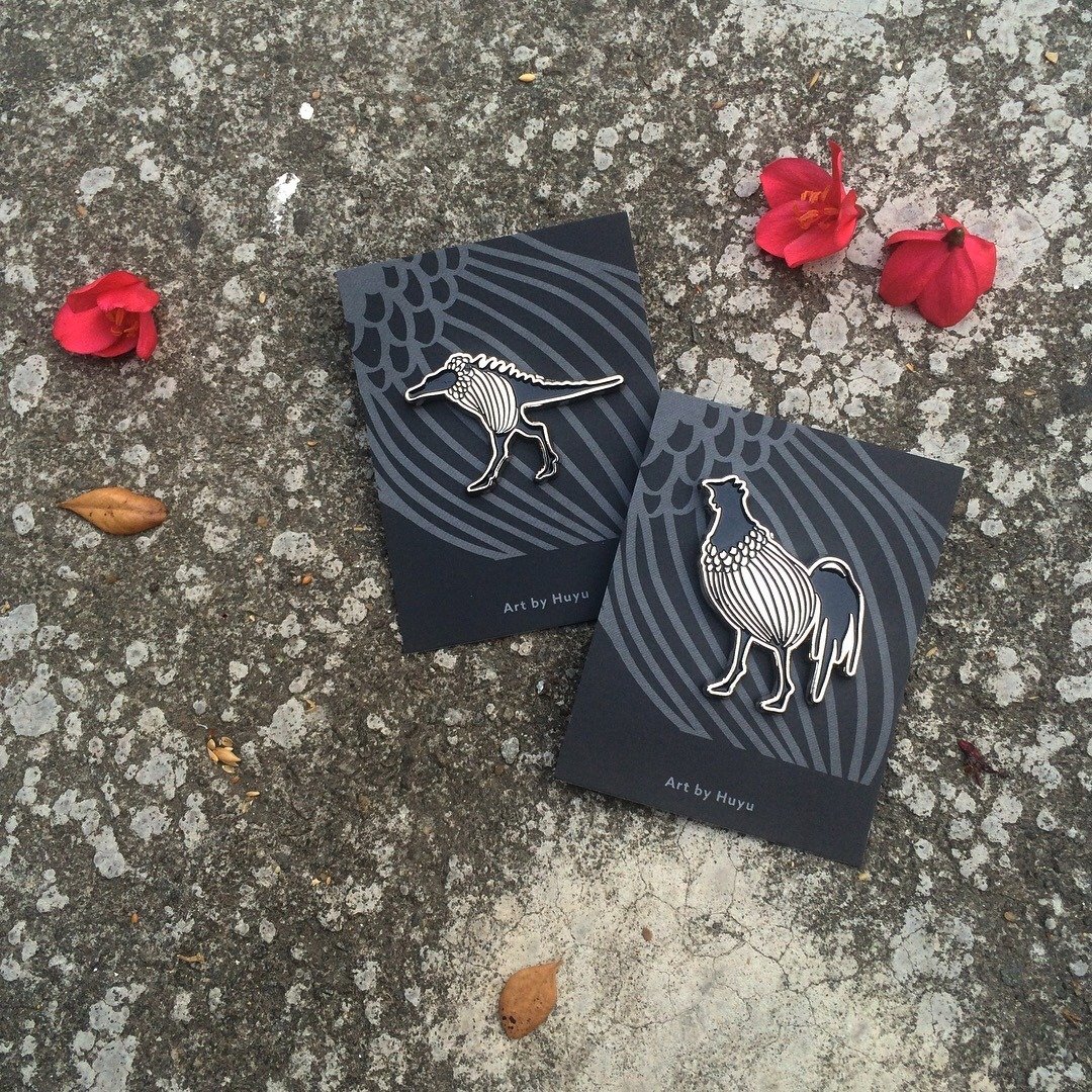 鳄鱼与鸡金属徽章 - 徽章/别针 - 其他金属 黑色
