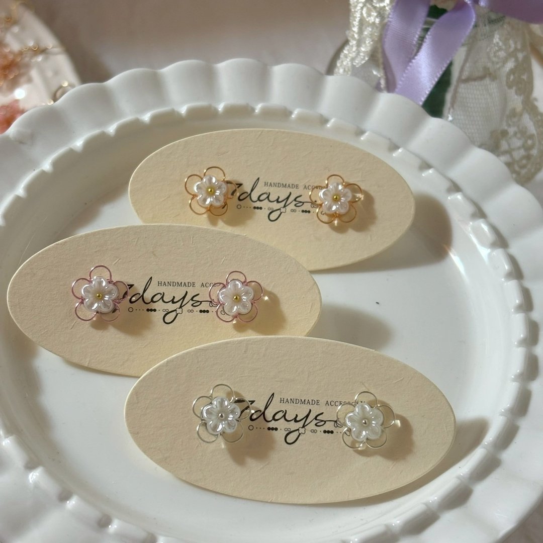透明花露 - 耳环 / 水晶花饰品 / 手作饰品 |【送礼 - 礼盒】 - 耳环/耳夹 - 树脂 白色