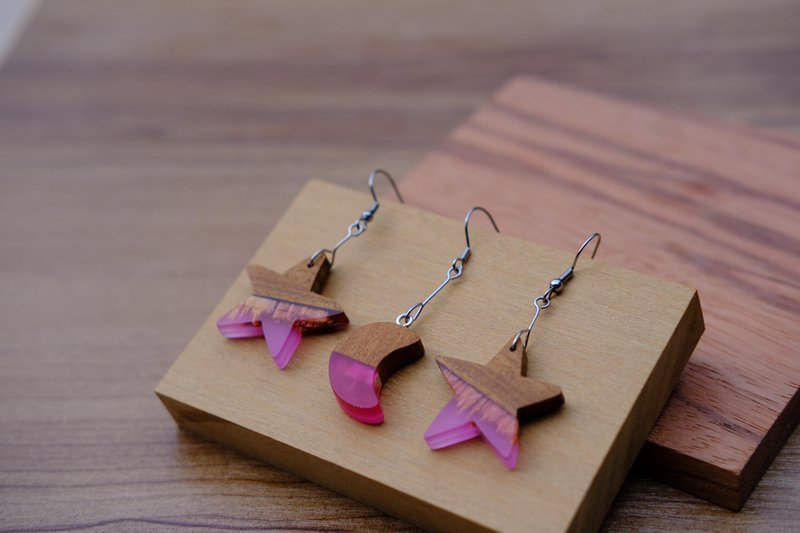 【星空耳钉】木作工艺 / 木作饰品 / 耳钉 / 树脂材质 / 女孩配件 - 其他 - 树脂 粉红色
