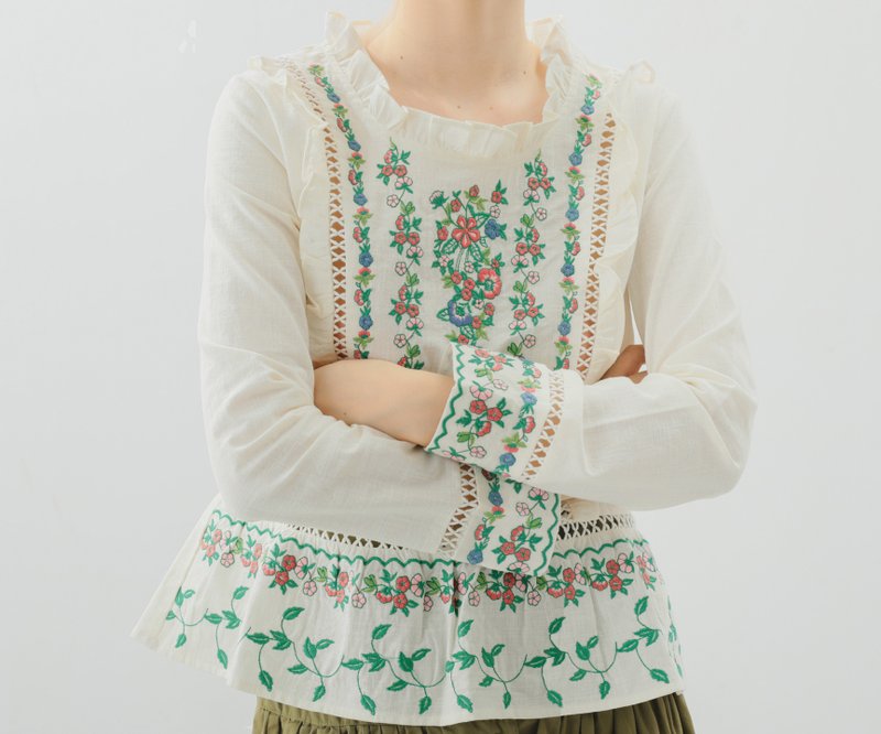 【刺绣花朵】法式复古/嬉皮浪漫/棉质小衫 - 女装上衣 - 棉．麻 白色