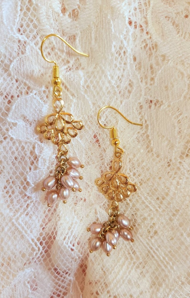 【毕业礼物】【圣诞礼盒】淡水珍珠石铜电金耳环(可改耳夹) - 耳环/耳夹 - 半宝石 粉红色