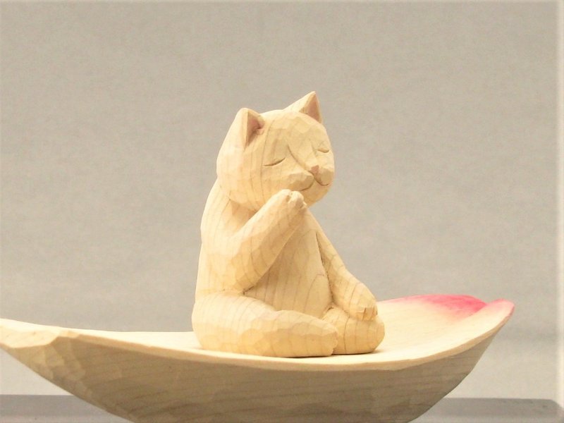 木彫り 蓮弁にのった弥勒猫　淡彩色　猫仏さま　仏像ねこ001622 - 摆饰 - 木头 白色