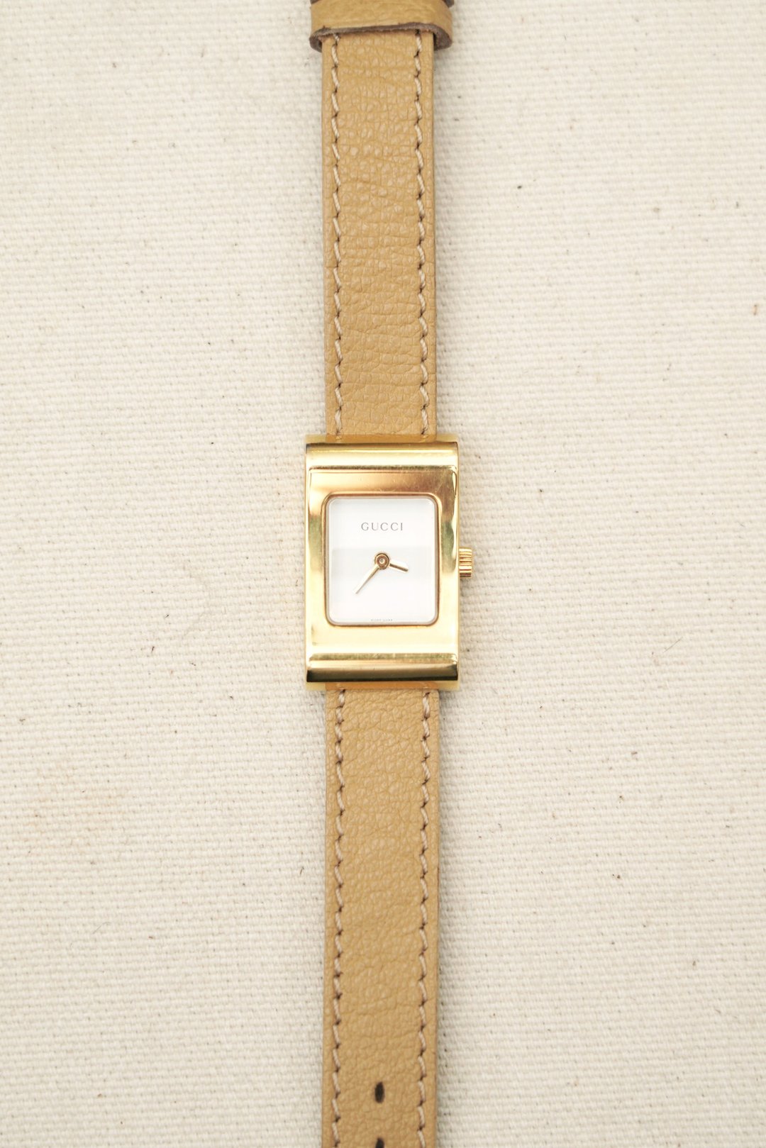 A ROOM MODEL - Vintage Gucci金色矩形古董表 - 女表 - 贵金属 金色