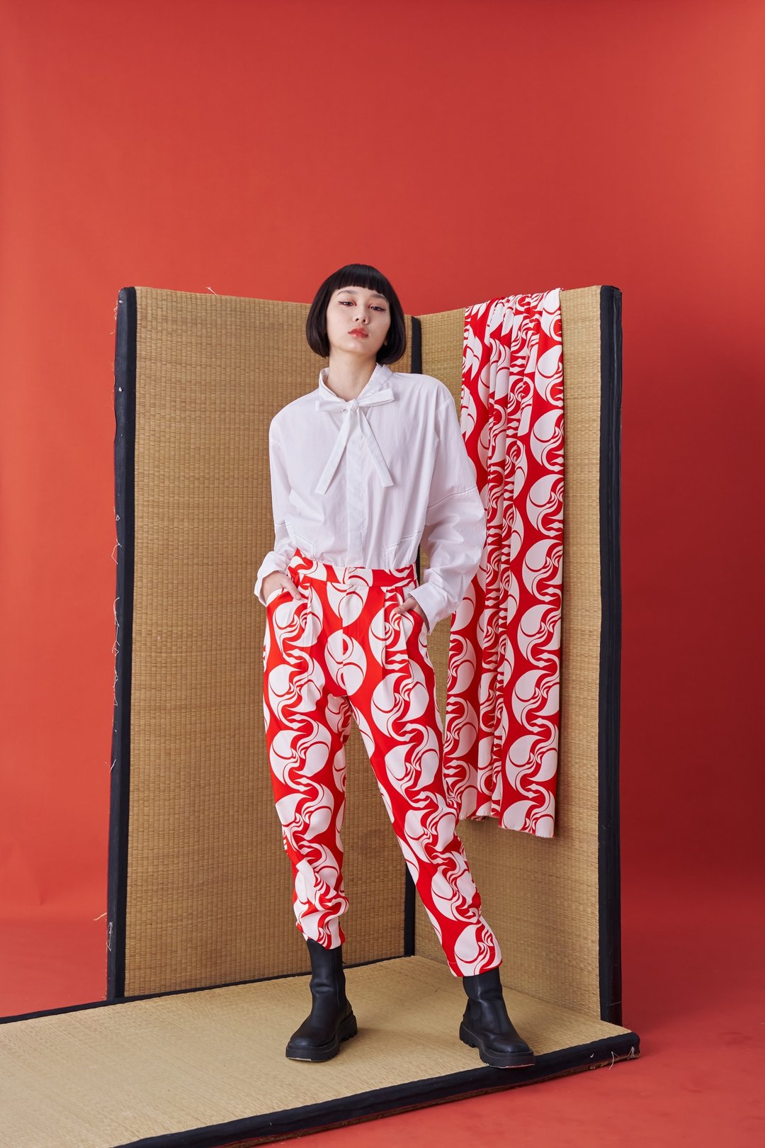 西装裤/家纹印花/白鹤/24AW-INF - 女装长裤 - 聚酯纤维 红色