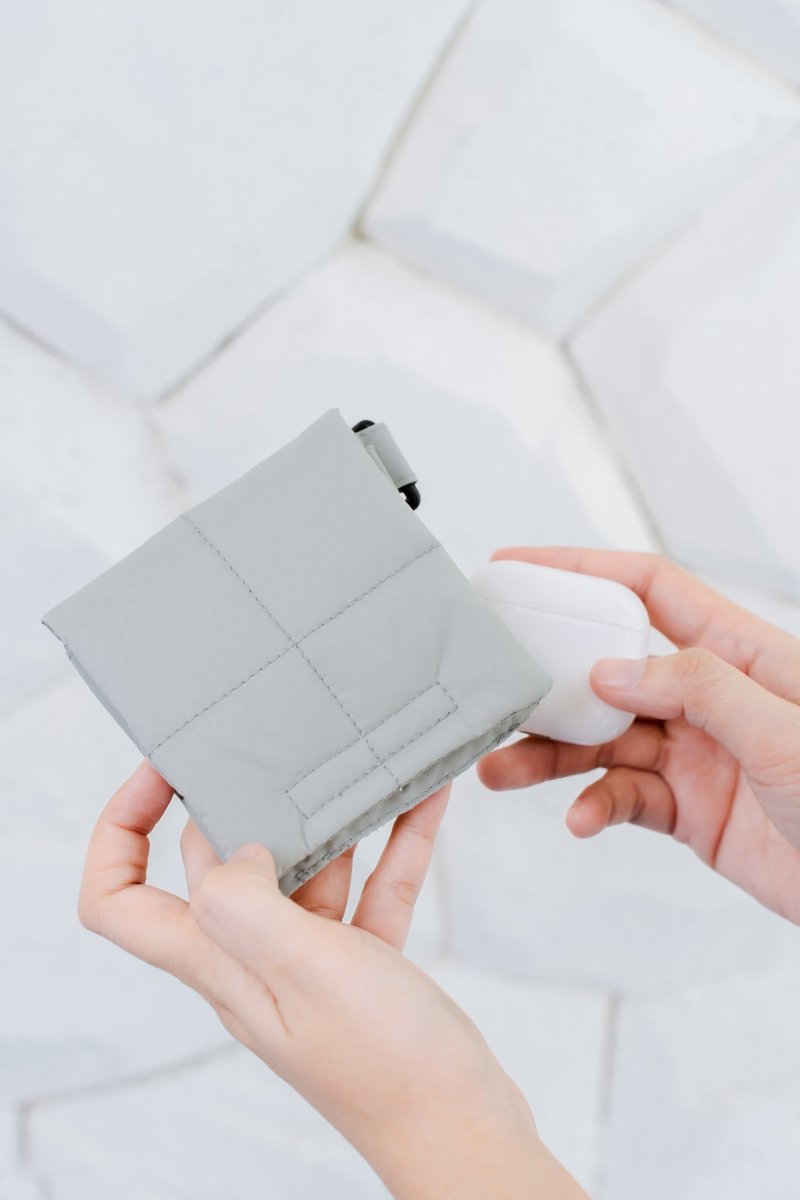 Walking Stitch : Pluto Tiny Bag : AirPods / 钞票 / 零钱 / 卡片收纳包 - 零钱包 - 防水材质 黑色