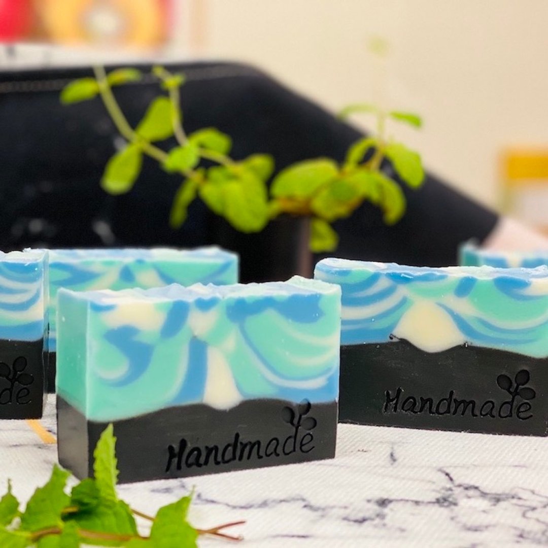 【青手作】竹炭薄荷沁凉抗痘美背皂 | 夏日限定 - 肥皂/手工皂 - 其他材质 