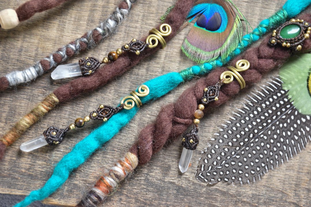 Macrame dreadlock jewelry with clear quartz point, dread beads - 发饰 - 宝石 咖啡色
