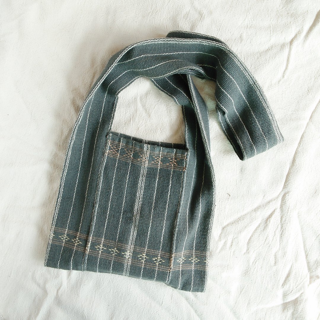 Karen shoulder bag M / indigo gray / plant dyeing, hand-woven, hand-sewn / cotton - 侧背包/斜挎包 - 棉 灰色