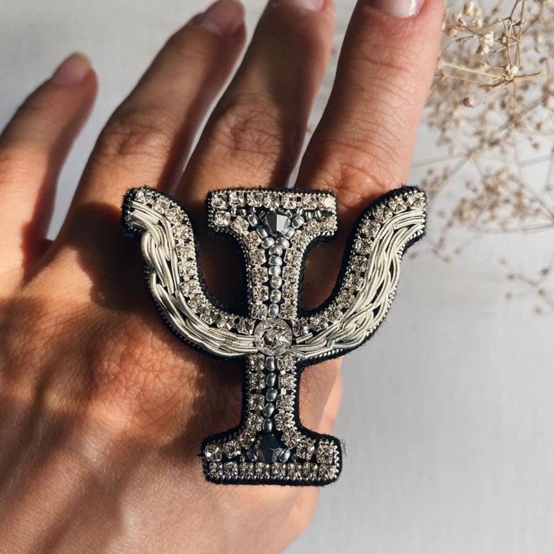 Brooch, beaded Psi sign, jewelry as a gift to a psychologist and psychiatrist - 胸针 - 玻璃 银色