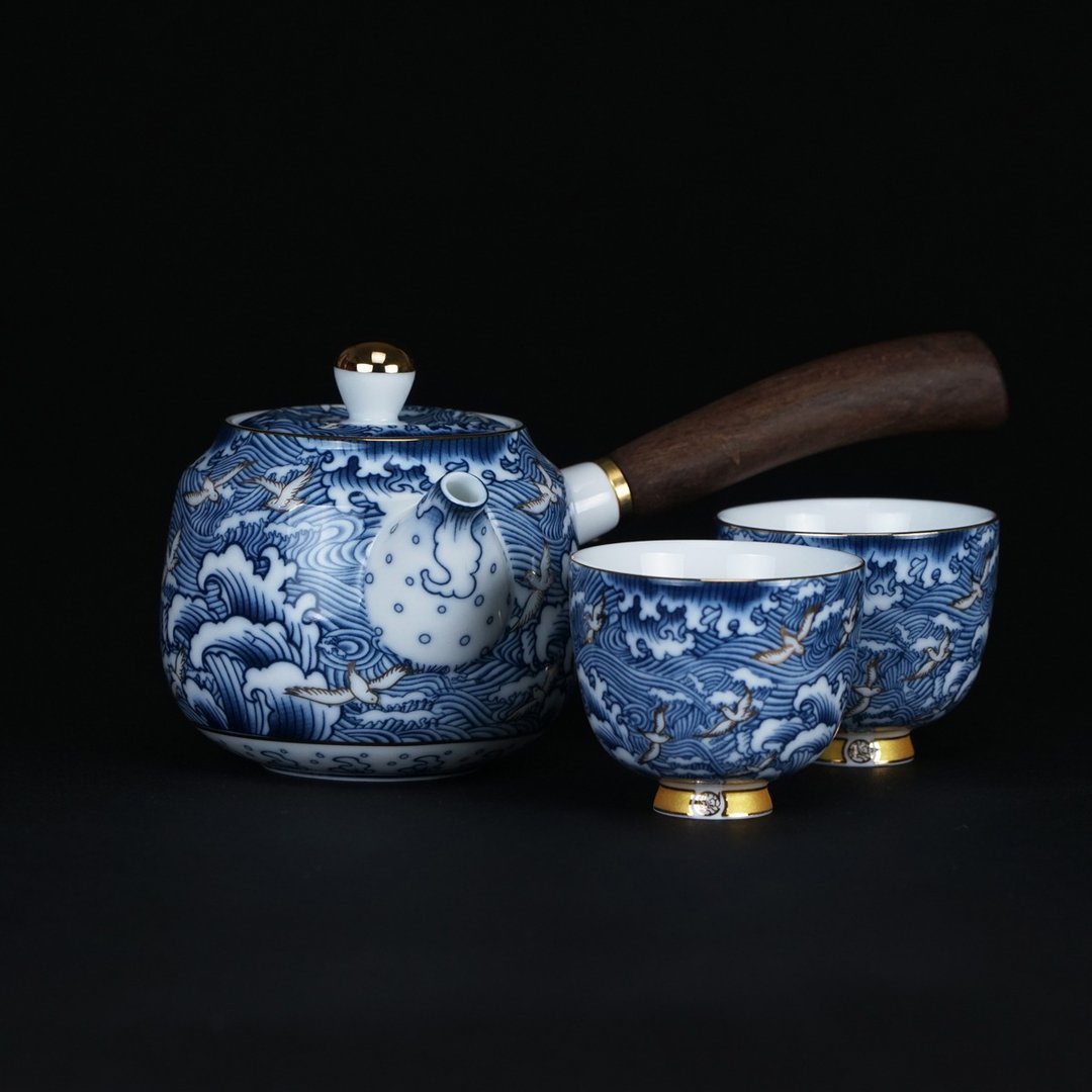 黑檀木手握壶青花瓷茶具组 | 海浪奔翔功夫茶具 - 茶具/茶杯 - 瓷 