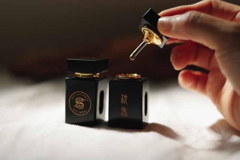 保证100%纯天然 印尼达拉干100%蒸馏沉香油 1ml - 香薰/精油/线香 - 其他材质 咖啡色