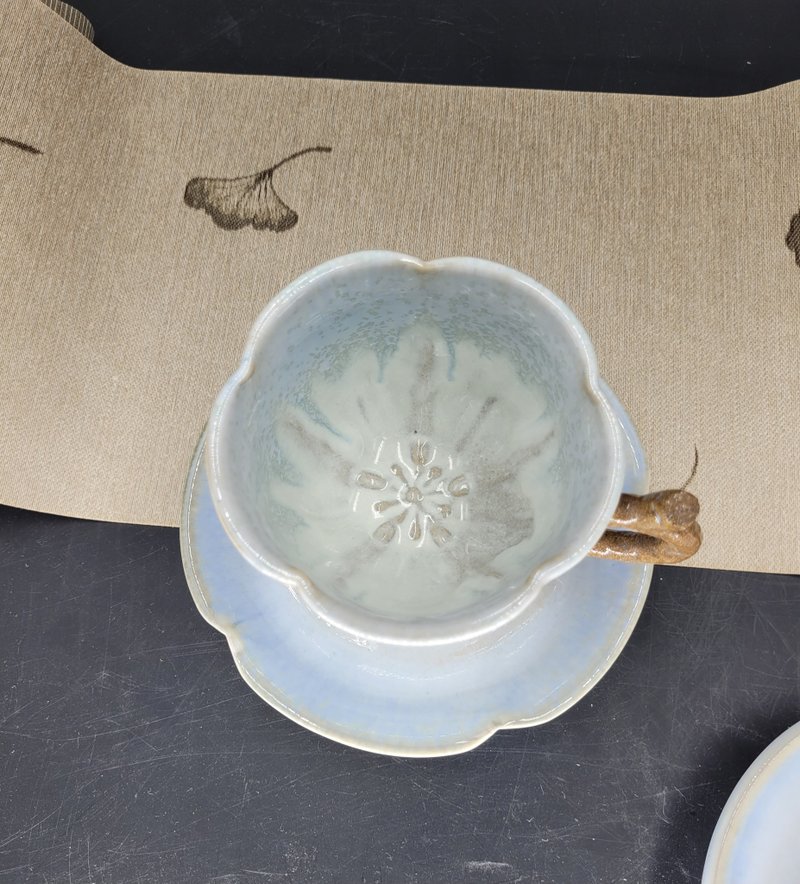 梅花造型杯 手作咖啡杯 梅花咖啡杯 花形咖啡杯 可爱杯子 咖啡杯 - 咖啡杯/马克杯 - 陶 
