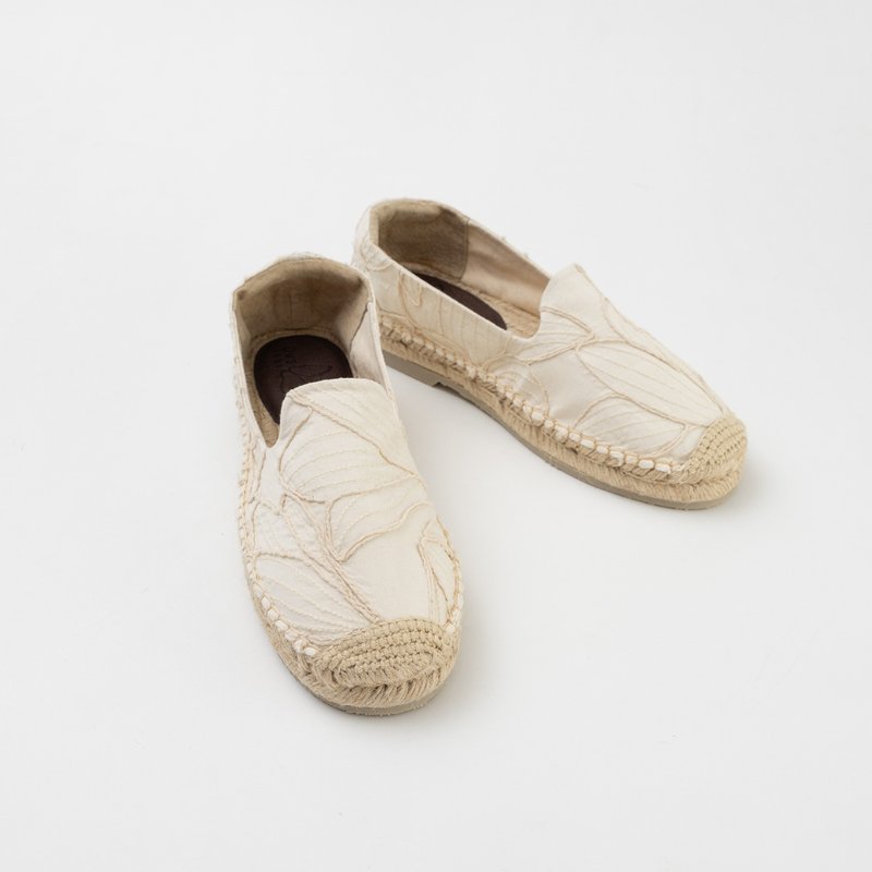| 严选の布・台湾手工 | 好穿不磨脚 / 叶脉刺绣 刺绣系列草编鞋 - 女款休闲鞋 - 棉．麻 白色