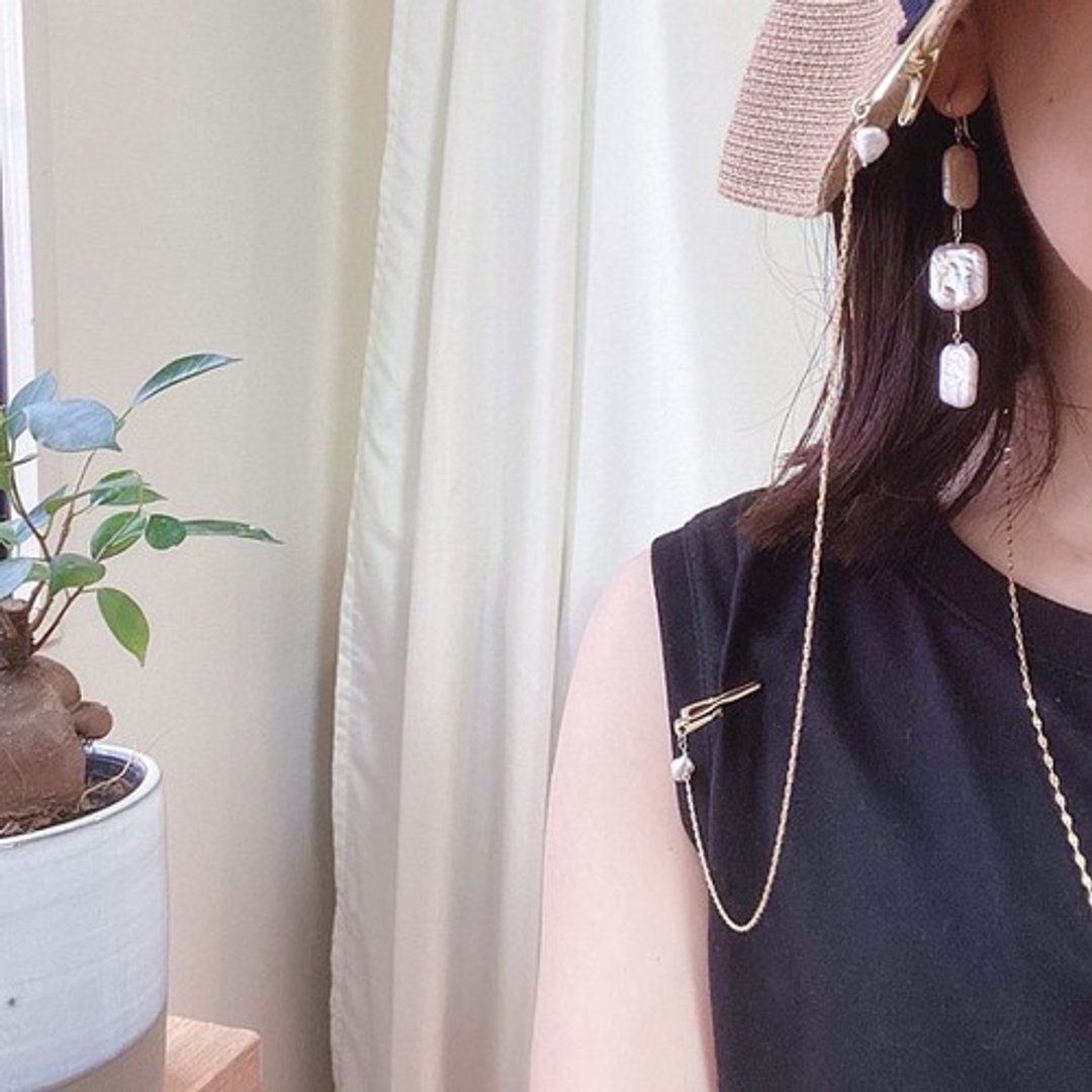 [One ear] 14kgf nucleated freshwater pearl rectangle 3 pierced earrings - 耳环/耳夹 - 宝石 