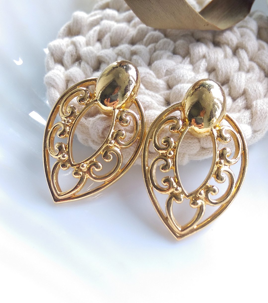 Vintage Jewelry 西洋古董饰品 AVON 金色调 篓空 优美 针式耳环 - 耳环/耳夹 - 其他金属 紫色