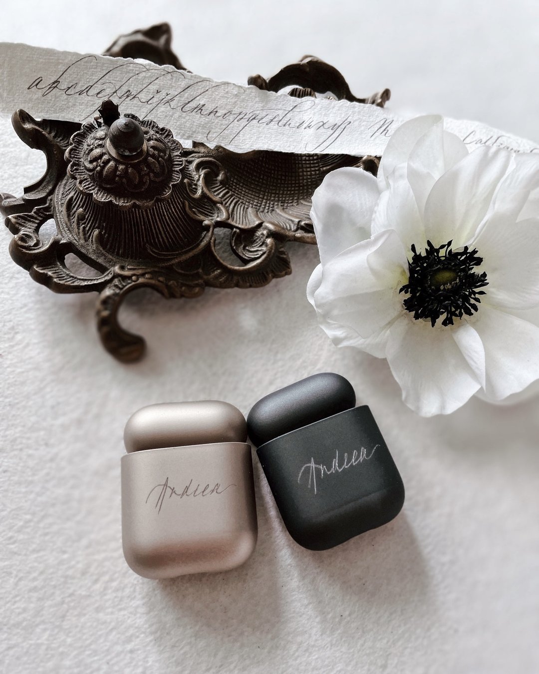 AirPods 保护套 磨沙香槟金 定制英文书法人手雕刻名字-4种颜色 - 数码小物 - 聚酯纤维 金色