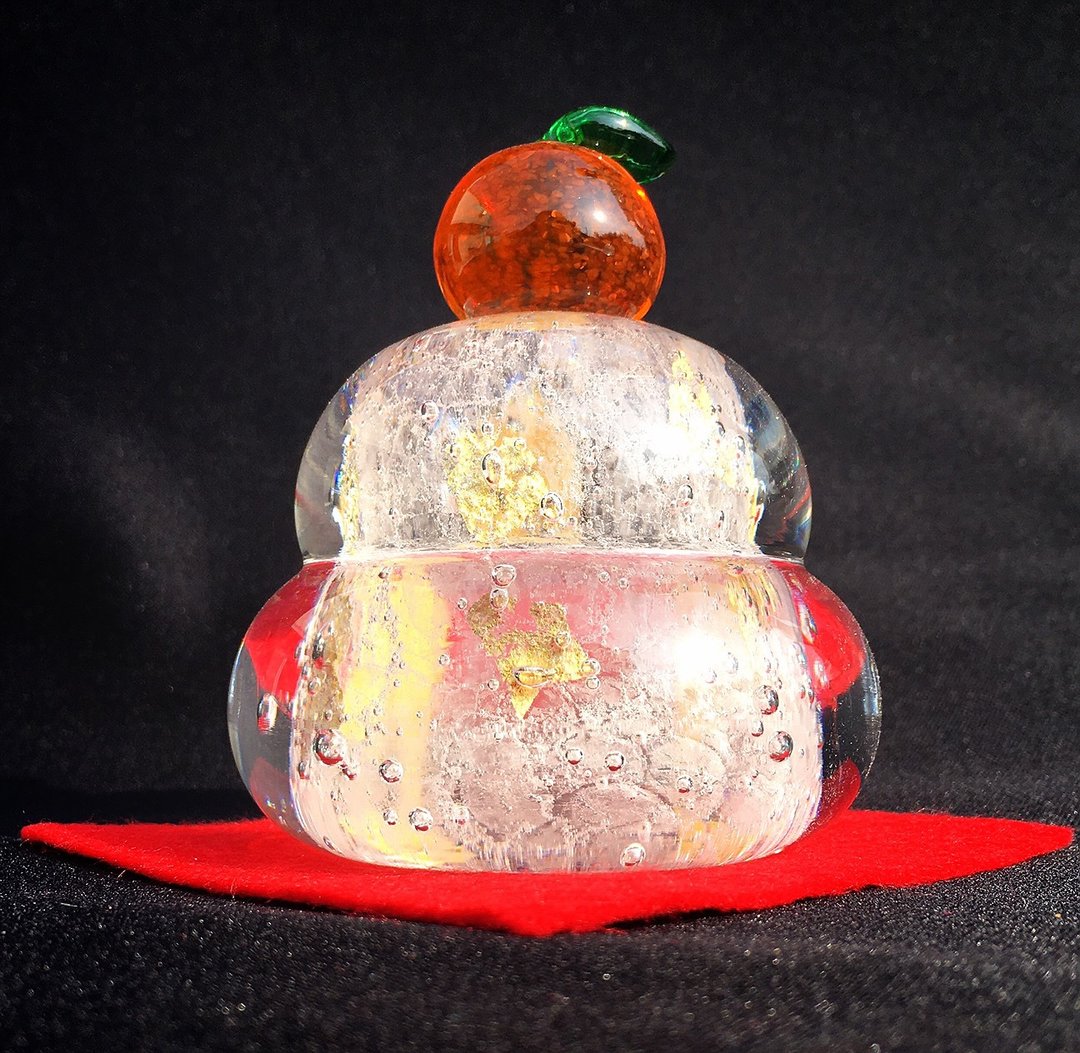 Glass Kagami Mochi Mochiri (Small) with gold leaf - 摆饰 - 玻璃 白色