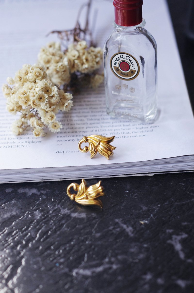 Vintage-老又好-古董金色郁金香花朵针式耳环 Avon P102 - 耳环/耳夹 - 其他金属 金色