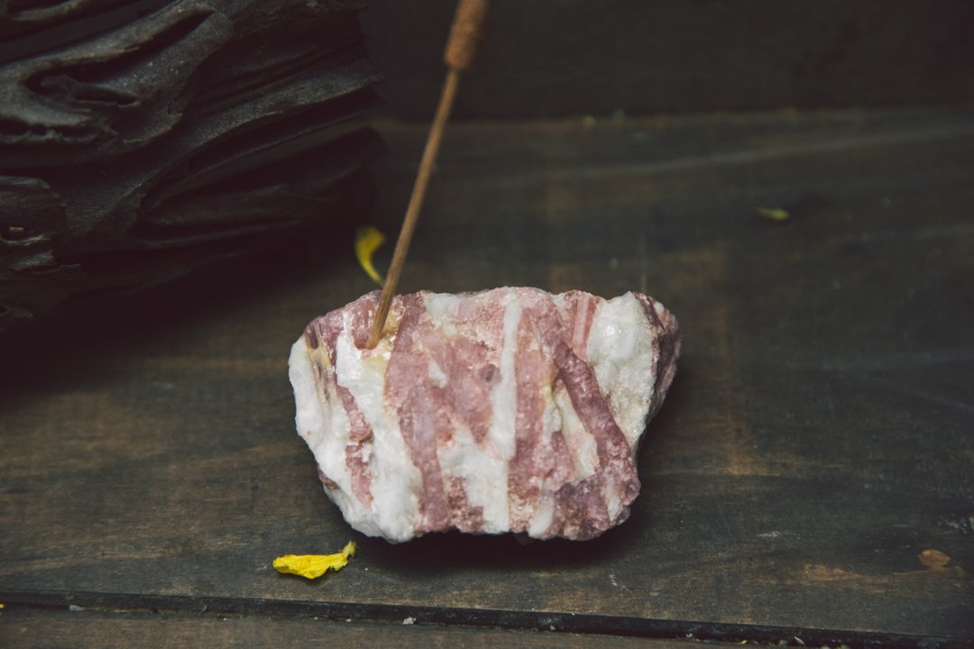 生生 天然晶矿线香座 粉红碧玺 Tourmaline - 香薰/精油/线香 - 水晶 粉红色