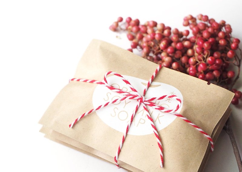 有机豆乳随身小皂3入装 - 沐浴用品 - 植物．花 卡其色