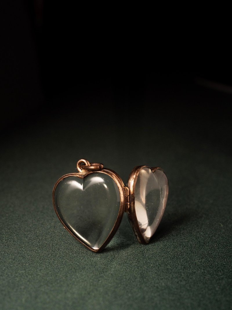 20世纪上半叶 法国 玻璃爱心包金相片坠 - 项链 - 其他金属 透明