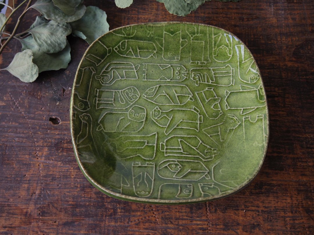 Green square plate with relief penguins - 盘子/餐盘/盘架 - 陶 绿色