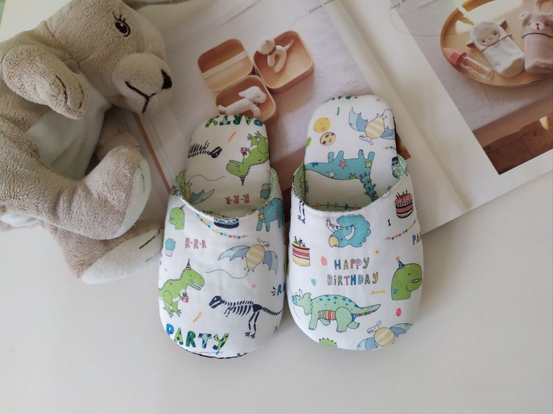 【5日内出货】恐龙派对 生日礼物 室内拖鞋  室内鞋 小童室内 - 童装鞋 - 棉．麻 多色