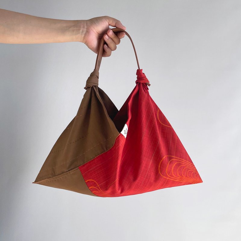【独一无二】双色东袋 锁边缝制 - 丝绸道行 朱红色带橘色云纹 & 新毛斯 深棕色 - 手提包/手提袋 - 丝．绢 红色