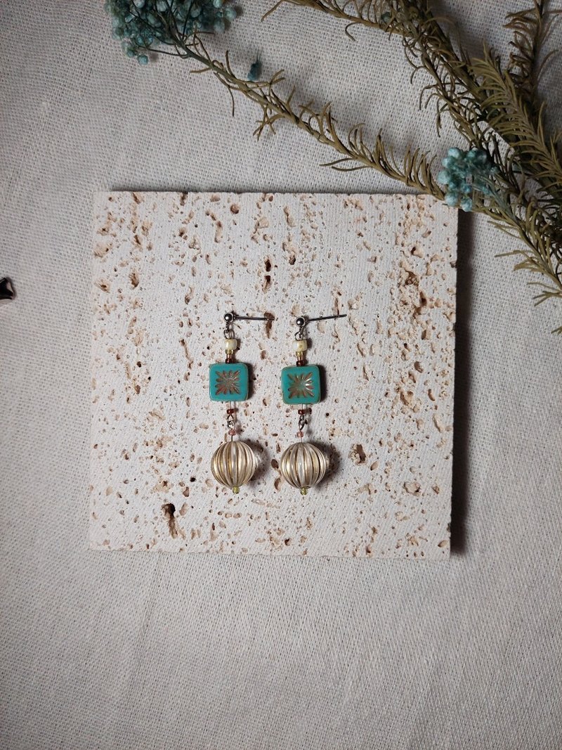 睡莲－ 绿色的和谐耳环  耳针  耳勾  耳夹 - 耳环/耳夹 - 玻璃 