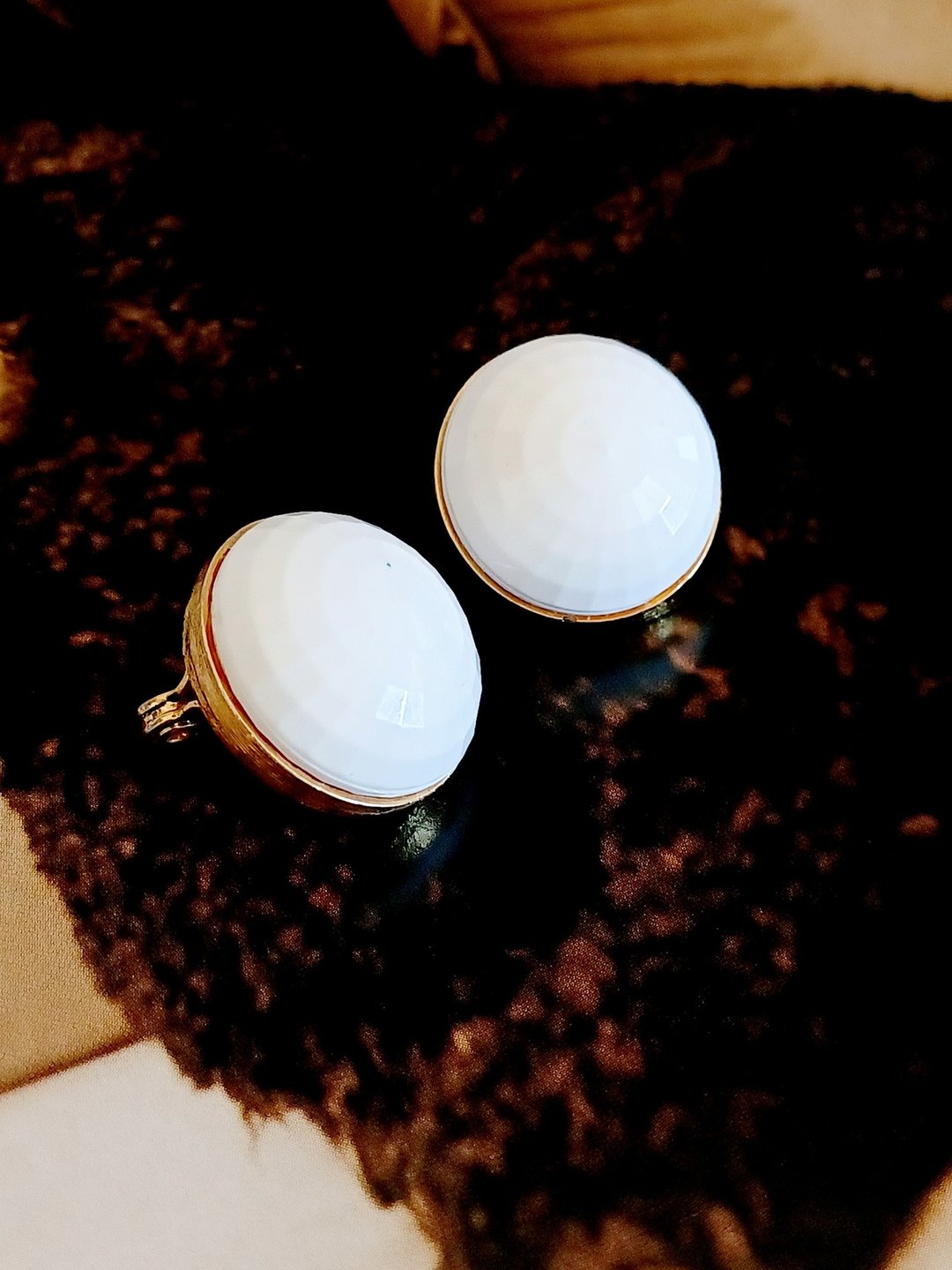 vintage jewelry  Monet 半球形立体格纹赛珞珞 夹式耳环 - 耳环/耳夹 - 其他金属 