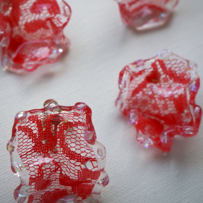 UNEUNE - 耳环/耳夹 - 树脂 红色