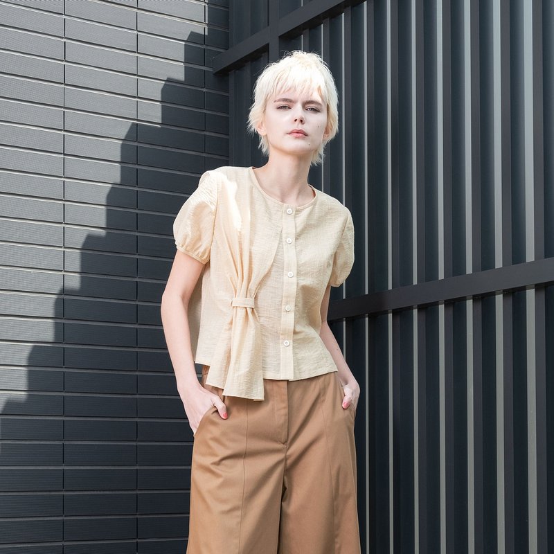 汇集不对称抓褶开襟上衣 - 女装上衣 - 棉．麻 卡其色