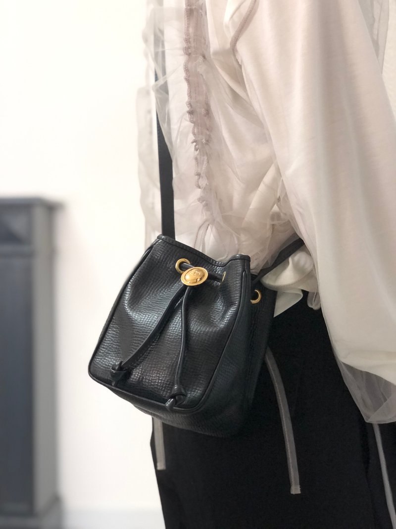 【 日本直送 名牌中古包 】Christian Dior 迪奥 侧背包 黑色 CD Logo 皮革 束口 t4tu7b - 侧背包/斜挎包 - 真皮 黑色