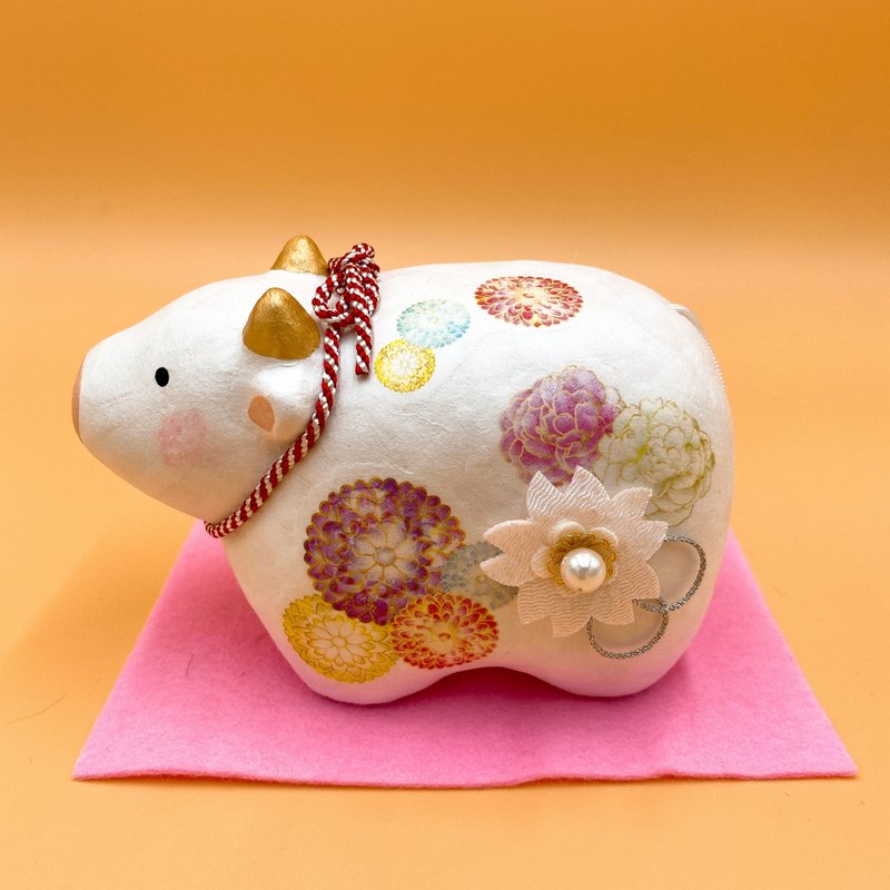 【招福干支】开运干支 生肖牛 缘起物 花团锦簇牛 - 摆饰 - 丝．绢 白色