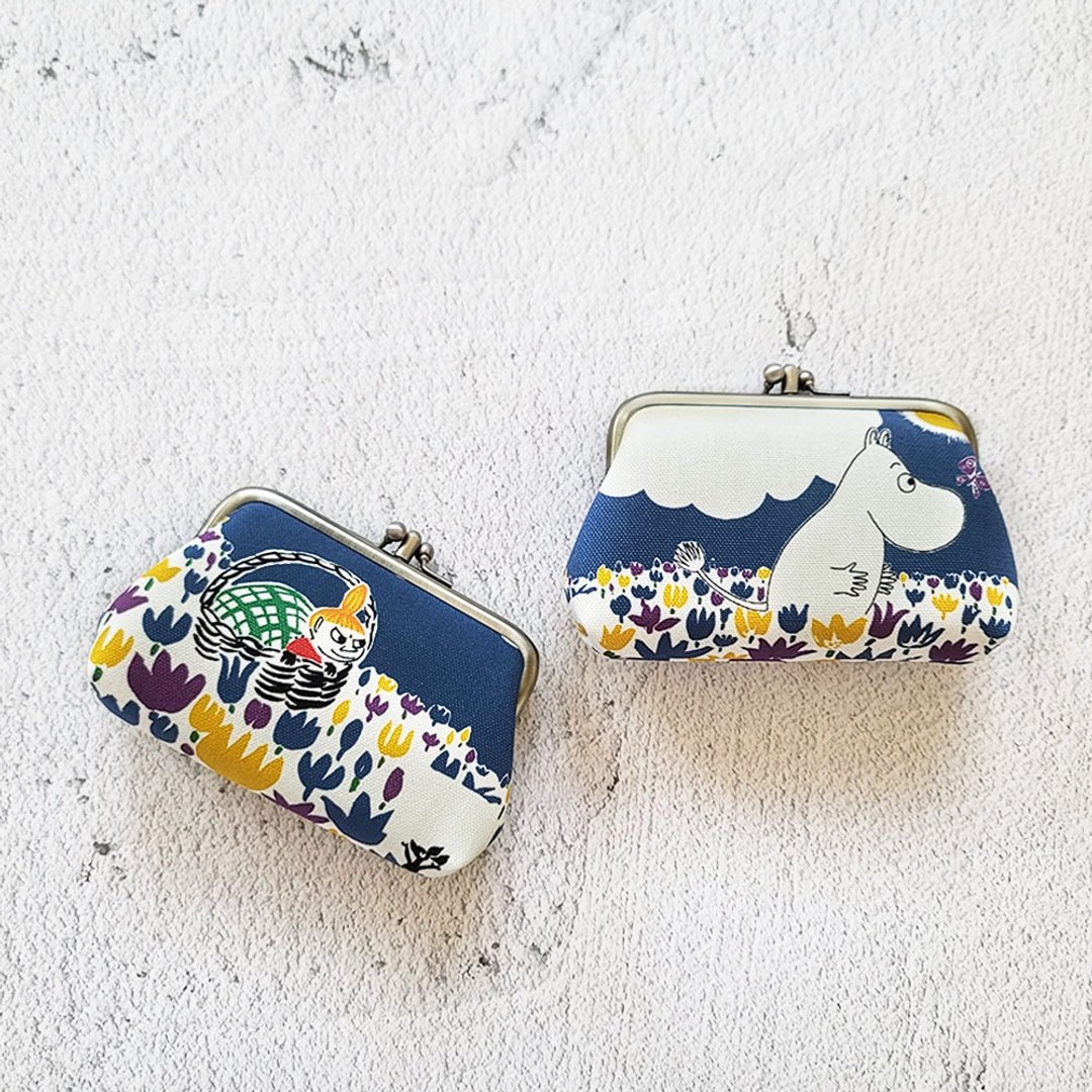 【Pinkoi x Moomin】二面不同图案 双层口金包 零钱包 蓝色 - 零钱包 - 棉 蓝色