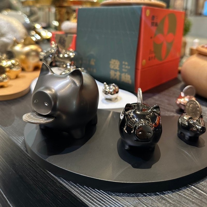 GOLDENPIG | 招财金猪 大猪小猪落御盘 雾镍黑 - 摆饰 - 贵金属 黑色