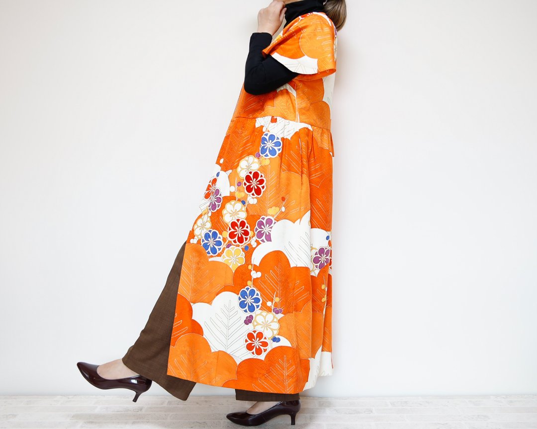 KIMONO Wrap Dress'n Coat - 以和服制成的两穿式洋装外套，独一无二的和服改造单品 - 洋装/连衣裙 - 丝．绢 橘色
