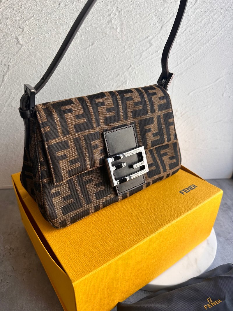 中古包 Fendi 稀有 Zucca 老花迷你小法棍包 - 侧背包/斜挎包 - 棉．麻 咖啡色