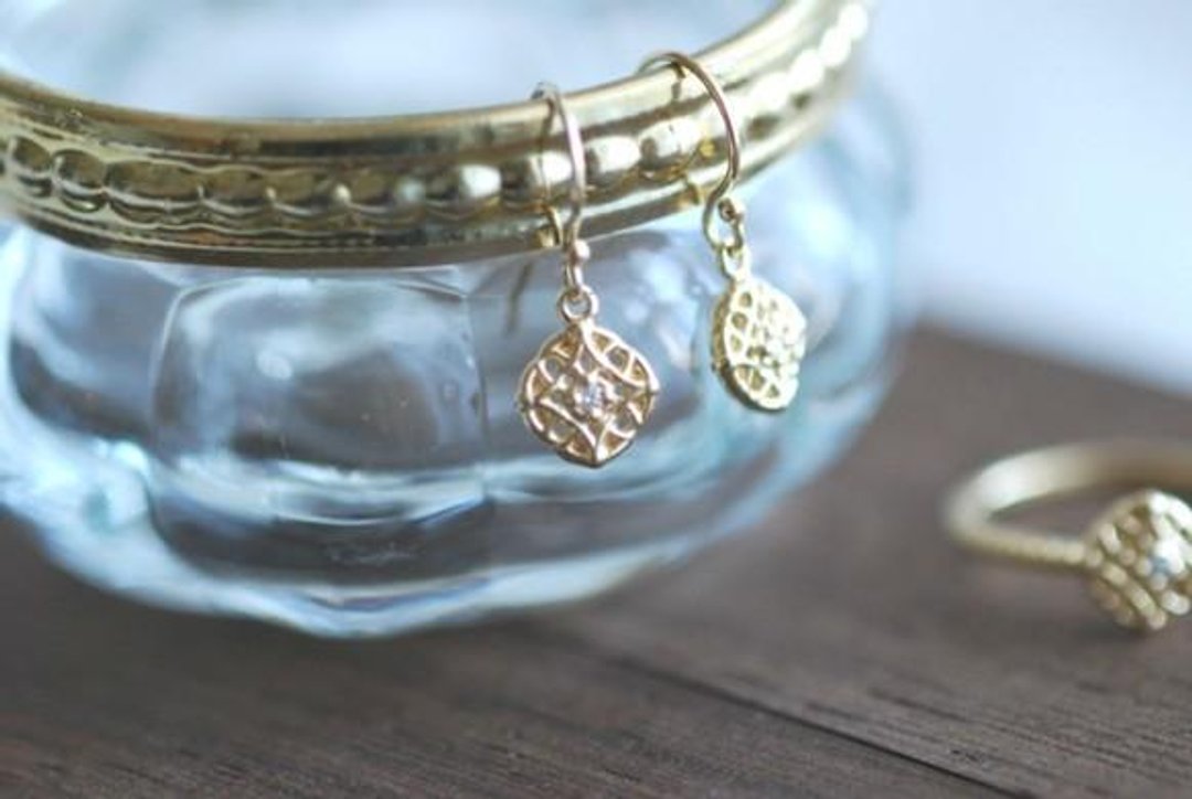 [Made to order] etoile Etoile earrings / K10YG - 耳环/耳夹 - 其他金属 