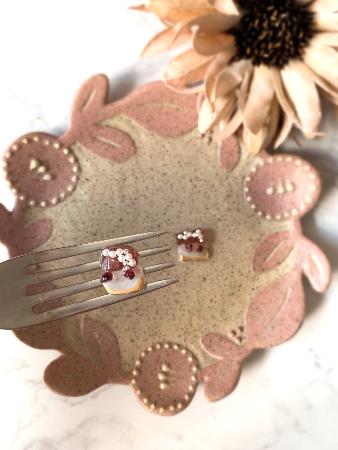 Like a cake Kintsugi line earrings Earrings Clip-On Non-hole earrings Natural stone Pearl Moonstone Strawberry Quartz Garnet Pink - 耳环/耳夹 - 石头 粉红色