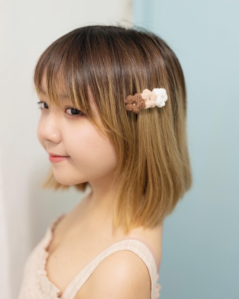 手作鈎织泡芙花发夹 可选三种不同颜色 请在下单前注明颜色 - 发饰 - 棉．麻 咖啡色