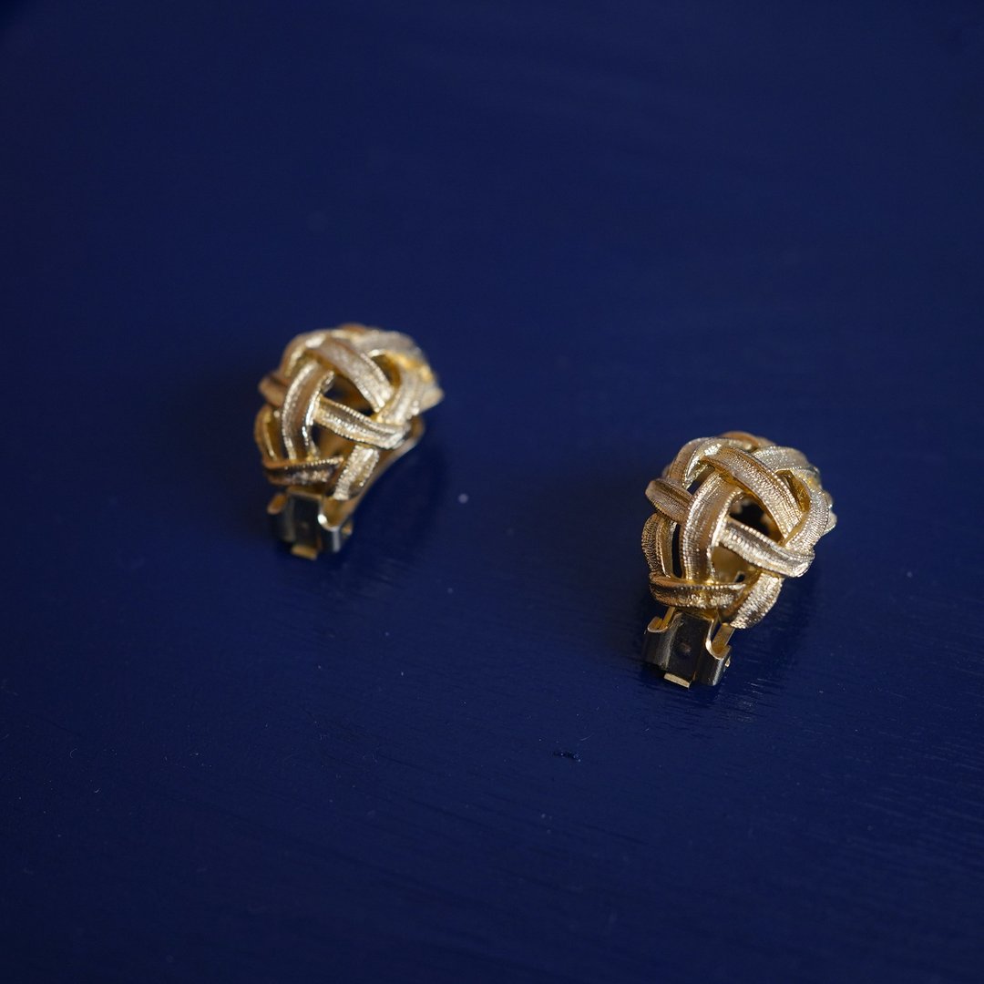 金色编织古董饰品耳夹耳环 vintage母亲节 礼物 - 耳环/耳夹 - 其他金属 金色