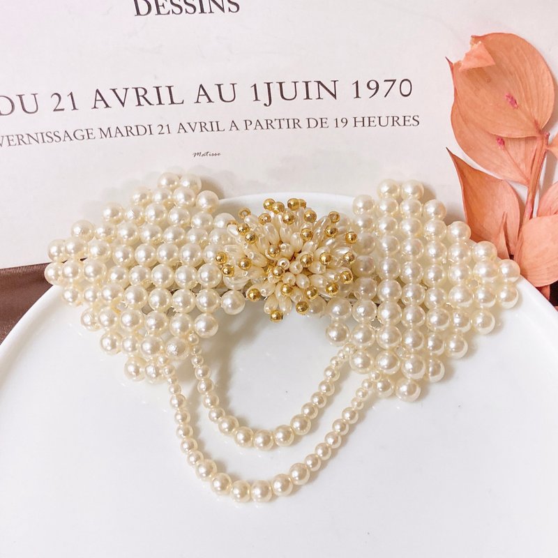 【西洋古董饰品】优雅手工 金珠花团 白蝴蝶结珍珠感 垂坠  发夹 - 发饰 - 贵金属 白色