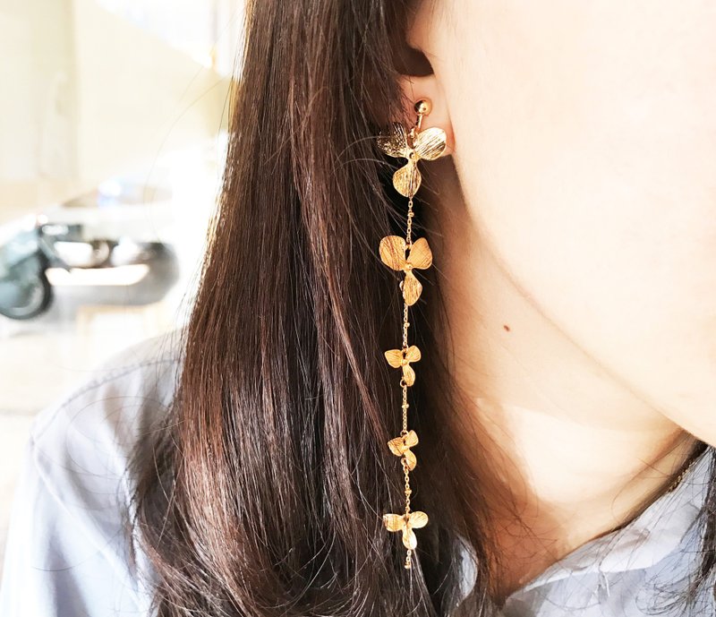 《迷雾森林》藤蔓花朵 单只耳钉 耳钩 夹式耳环 - 耳环/耳夹 - 宝石 