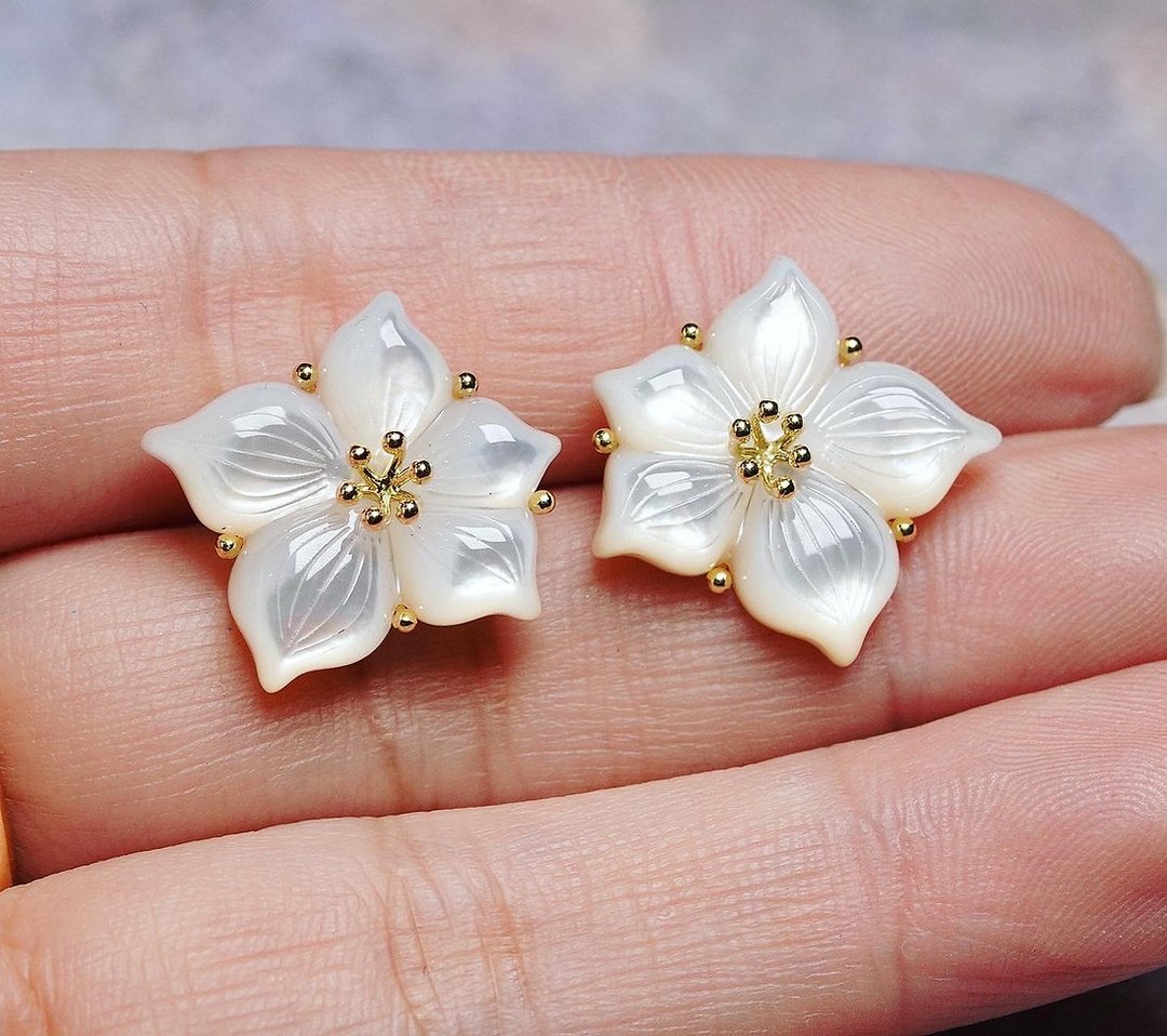 18K 白蝶贝花花耳环 - 耳环/耳夹 - 贵金属 金色